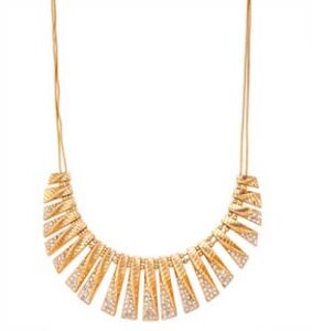 A beautiful necklace after clipping path