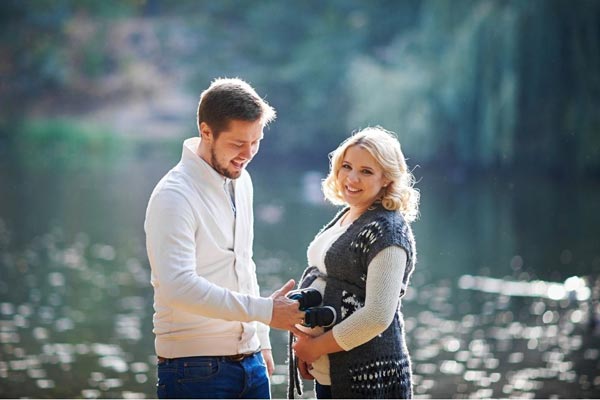 Couple poses Maternity Pose